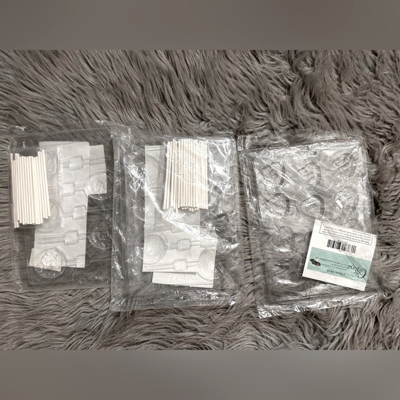 NEW set of 3 chocolate lollipops molds: soccer balls & heart shapes with sticks - Picture 1 of 12